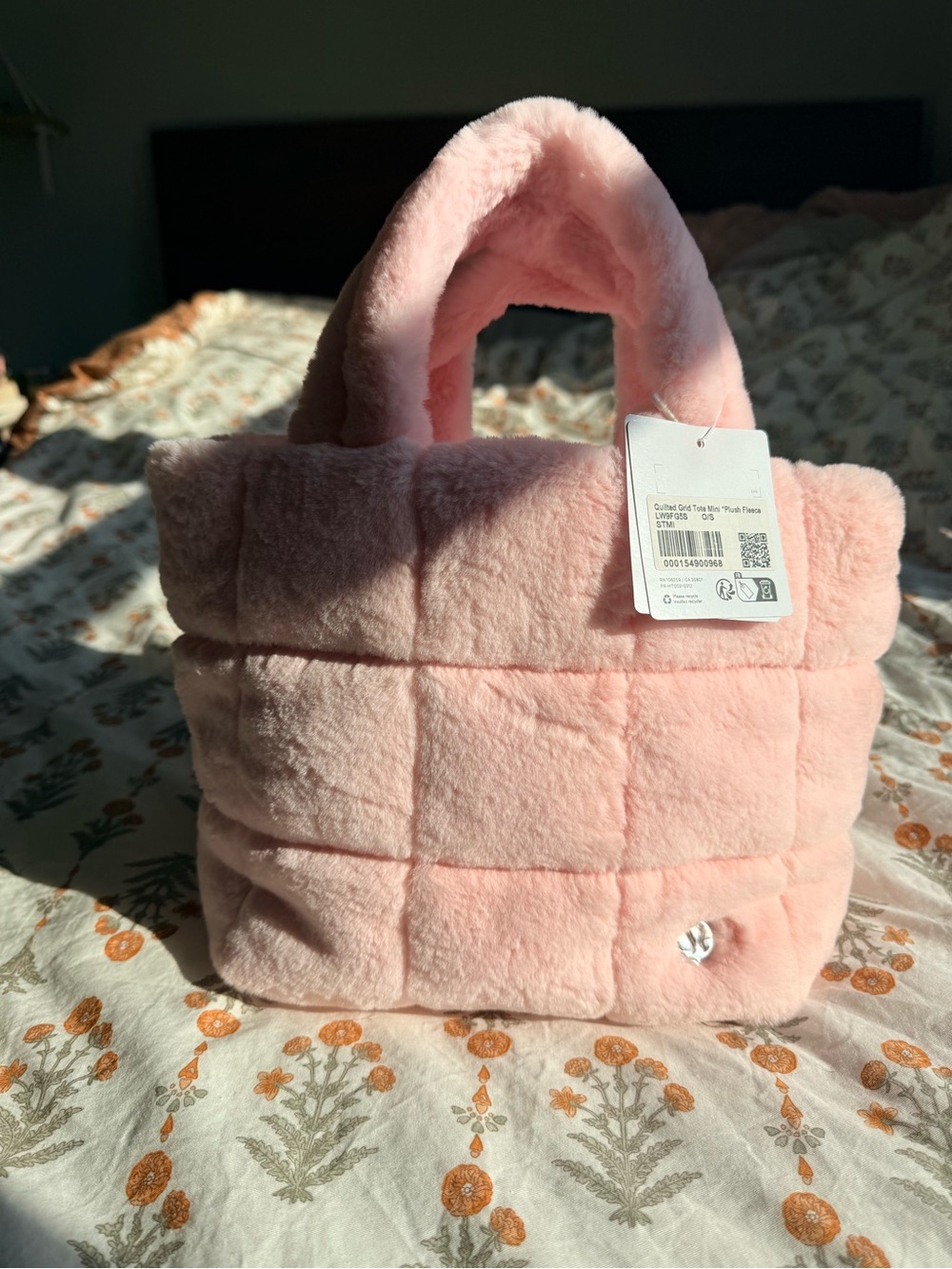 Lululemon Quilted Grid Tote Bag in Strawberry Milkshake Plush Fleece - Picture 2 of 10